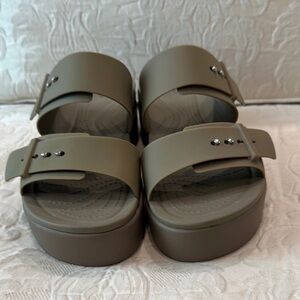 Sofft womens medi olive green slingback croc sandals, size 7